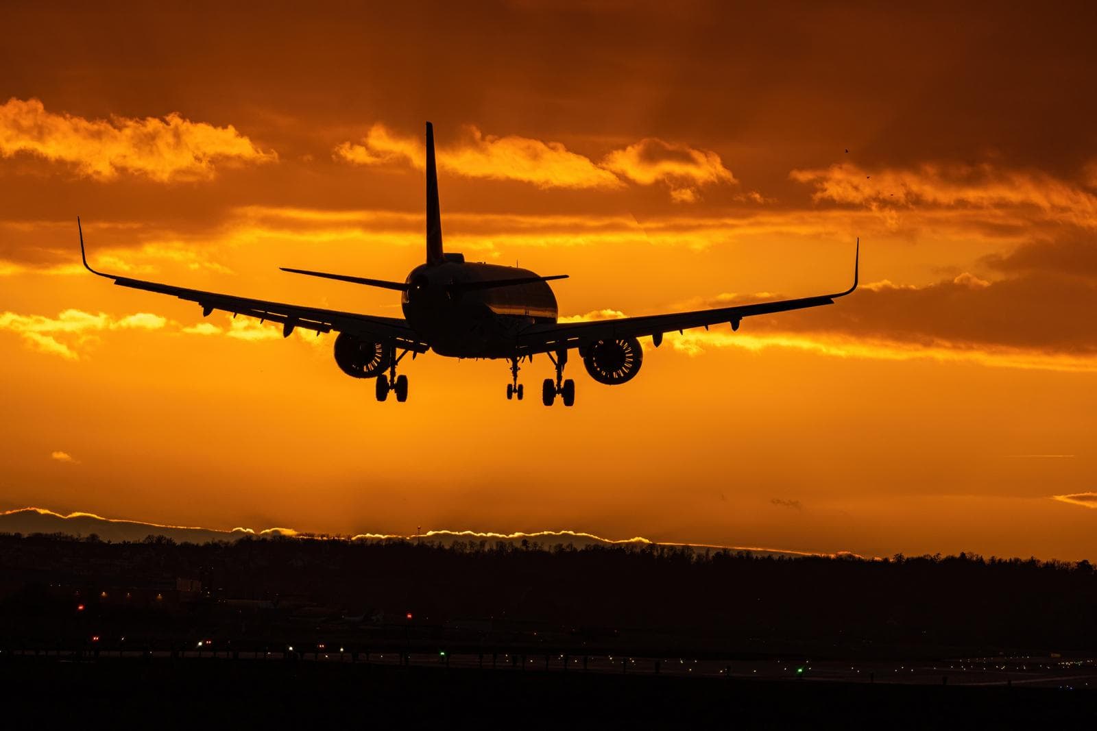 a plane landing